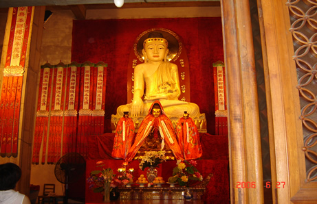 Buddha at Jing'an Temple Decorated with Gold
