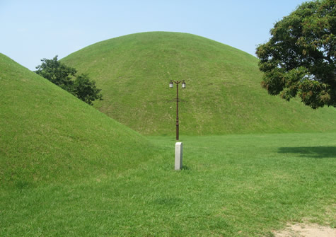 Silla Kings Tumuli - Gyeongju